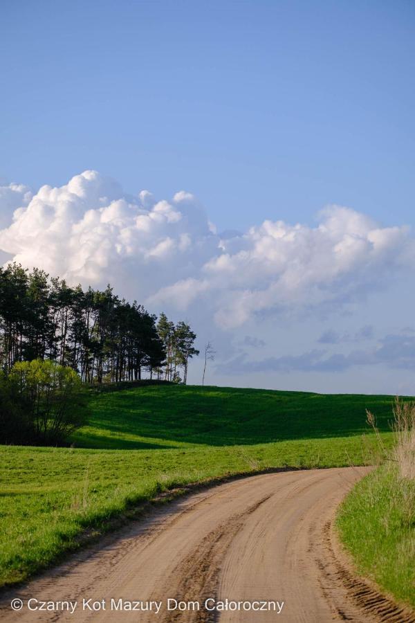 Czarny Kot Mazury Dom Caloroczny Vila Malkinie Exterior foto