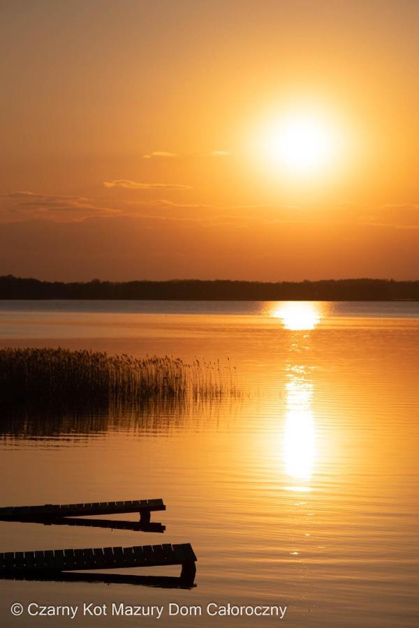 Czarny Kot Mazury Dom Caloroczny Vila Malkinie Exterior foto