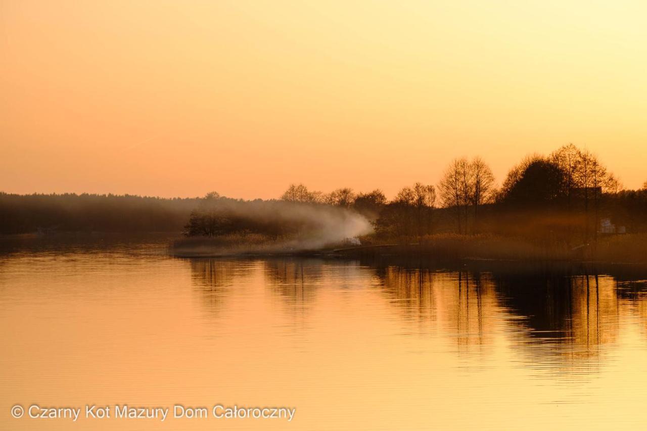 Czarny Kot Mazury Dom Caloroczny Vila Malkinie Exterior foto