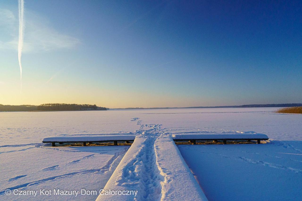 Czarny Kot Mazury Dom Caloroczny Vila Malkinie Exterior foto