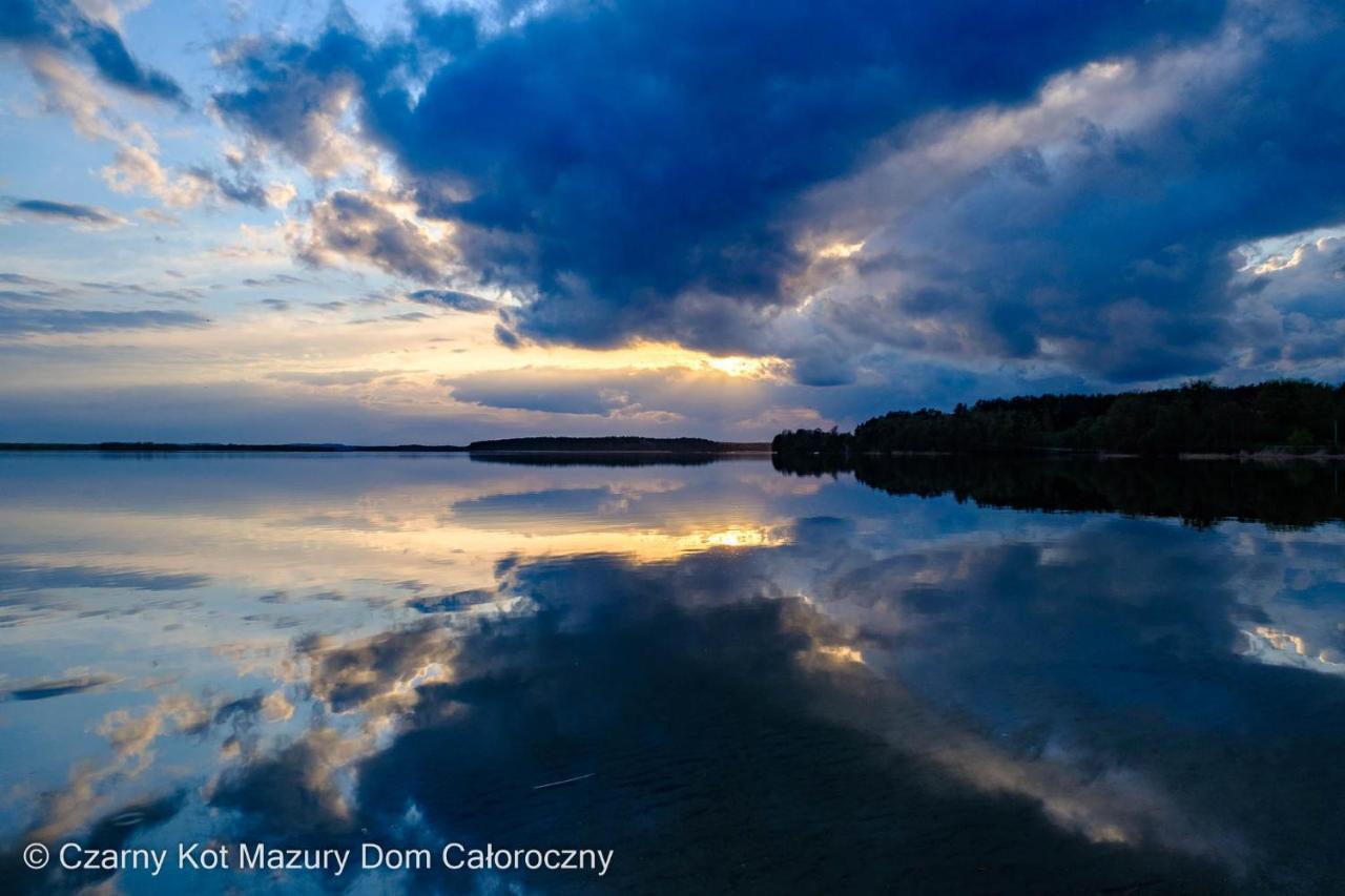 Czarny Kot Mazury Dom Caloroczny Vila Malkinie Exterior foto